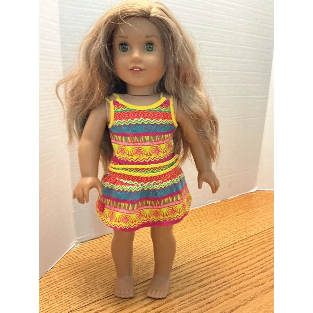 American Girl Lea Clark doll in outfit w/ Backpack Caring case, drink, camera